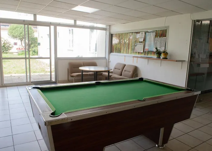 Auberge De Jeunesse Hi Poitiers